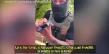 Usa, agente Ice punta la pistola contro una donna: la accusa di volerlo investire ma non &egrave; vero