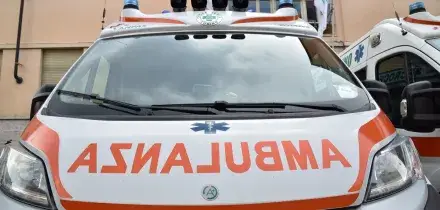 Genova, ferisce la sorella a coltellate e muore precipitando dalla finestra