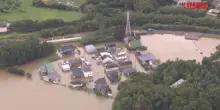 Giappone, piogge record a est di Tokyo: centinaia di auto bloccate dall&rsquo;acqua