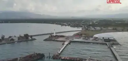 Indonesia, terremoto di magnitudo 7,7: le immagini dal drone dopo il sisma
