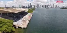 Florida, liconico Miami Marine Stadium visto dallalto