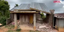 Indonesia, case distrutte dopo il terremoto di magnitudo 7,7 a Flores