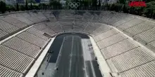 Atene, pulizia record per lo Stadio Panatenaico: torna a brillare il marmo