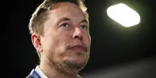 Grok, donna fa causa alla societ&agrave; di Musk per immagini modificate dal patrigno: il caso shock
