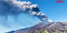 Etna, nuova enorme colonna di cenere e fumo fuoriesce dal cratere