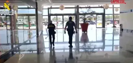 Spagna, terremoto a Granada: le immagini della scossa in un centro commerciale