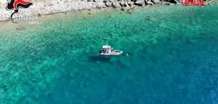 Ischia: resort di lusso abusivo tra scogli, era nascosto da una rete mimetica vegetata
