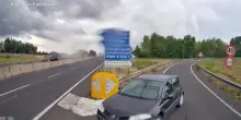 Empoli, prende la superstrada in contromano: il video