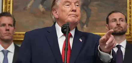 Iran, Teheran pronta a colpire basi Usa in Europa. Trump: &ldquo;Da oggi guerra economica senza precedenti&rdquo;