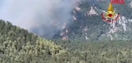 Incendi in Abruzzo, ancora fiamme sul Monte Morrone
