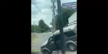 Usa, Suv con una donna a bordo in bilico su un fosso, cade e si ribalta