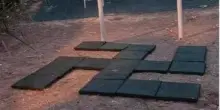 Svastica in un parco giochi a Militello in Val di Catania