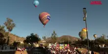 Ecuador, lo spettacolo delle mongolfiere in volo per il Festival del Centro del Mondo