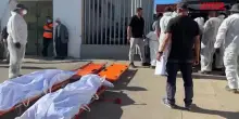 Ceuta, nellexclave spagnola iniziate le sepolture dei migranti morti nella strage