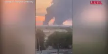 Ucraina, attaccata raffineria russa a Novokuybyshevsk: enormi colonne di fumo sugli impianti