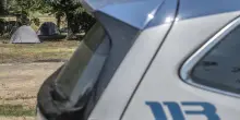 Roma, 14enne si salva da stupro col gesto &lsquo;signal for help&rsquo;: arrestato compagno della madre