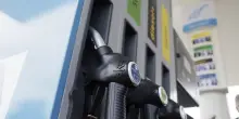 Prezzi carburanti, l&rsquo;allarme dei consumatori: stangata da 406 milioni sul controesodo