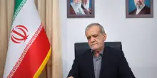 Iran, Pezeshkian: &ldquo;Siamo in piena guerra economica, militare e di sicurezza&rdquo; &ndash; La diretta