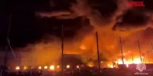 Russia, incendio a San Pietroburgo: a fuoco un magazzino