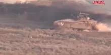 Gaza, esplosioni e carri armati al confine con Israele