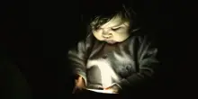 Schermi e bambini, le 2 et&agrave; pi&ugrave; vulnerabili e i rischi nel tempo