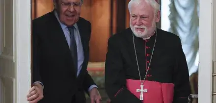 Ucraina, l&rsquo;arcivescovo Gallagher a Mosca incontra Lavrov: &ldquo;Pronti a ogni aiuto per raggiungere la pace&rdquo;