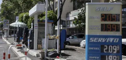Carburanti, il governo verso la proroga degli sconti delle accise. Poi un intervento per le fasce pi&ugrave; deboli