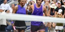 Carlos Alcaraz e Serena Williams in doppio agli Us Open 2026, le foto dei due campioni in campo