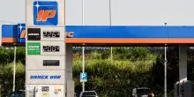 Carburanti, Schlein: &ldquo;Il governo tassi subito gli extraprofitti delle societ&agrave; energetiche&rdquo;. Tajani: &ldquo;Contrarissimo, sa di Urss&rdquo;