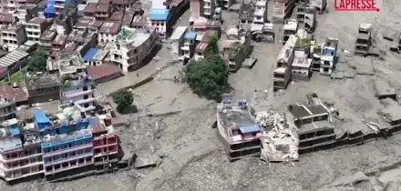 Nepal, le immagini aeree della devastazione nel distretto di Nuwakot