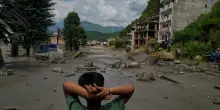Nepal, i morti per l&rsquo;inondazione salgono a 165. &ldquo;Evento causato dal crollo di un ghiacciaio&rdquo;