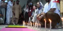 Pakistan, la veglia per i 14 neonati morti nell&rsquo;incendio in ospedale