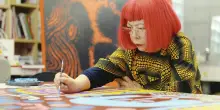 Yayoi Kusama, &egrave; morta a 97 anni la celebre artista giapponese