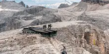 Maltempo, chiusa la funivia Sass Pordoi: 200 turisti evacuati e 3 rimasti feriti