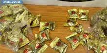Cocaina nascosta nei biscotti della fortuna, sequestrati 5 chili di droga a Fiumicino