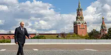 Ucraina, Trump rassicura: &ldquo;Ho parlato con Putin, non attaccher&agrave; i paesi Nato&rdquo;. Raid russi sul Dnipropetrovsk: 2 morti