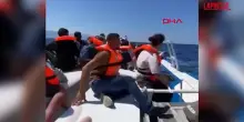 Cipro, traghetto si rovescia in mare: le drammatiche immagini dei passeggeri a bordo