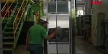Giappone, lavoratori trovano riparo dal caldo nei "frigoriferi per umani"