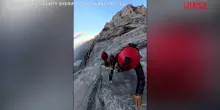 California, alpinista bloccato su una sporgenza di 15 cm: il salvataggio dura ore