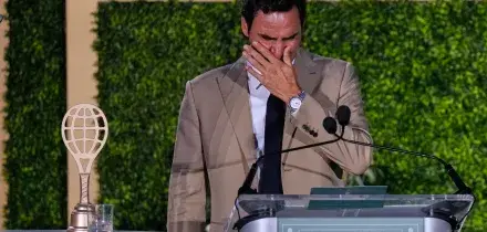 Roger Federer nella Hall of Fame: le lacrime del campione durante la cerimonia