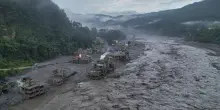 Nepal, 750 morti e oltre 3mila dispersi: nuova frana mette a rischio i soccorsi