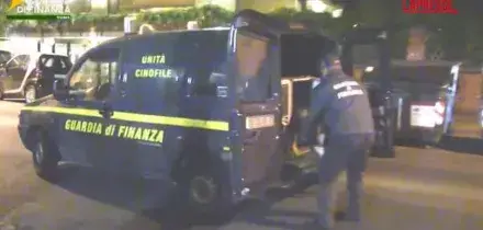 Roma, sequestrati 13 kg tra cocaina e hashish a Castelverde: due arresti