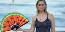 Mostra Cinema Venezia 2026, il tradizionale bagno al Lido per Greta Scarano &ndash; Le foto