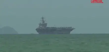 Thailandia, larrivo della portaerei USS Abraham Lincoln