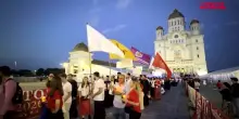 Romania, in migliaia alla processione delle luci