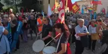 Trentino, manifestanti in corteo contro il raduno naziskin