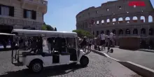 Roma, linvasione di golf cart nelle zone pi&ugrave; turistiche