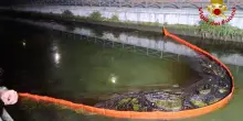 Milano, chiazza di gasolio nel Naviglio Grande: impiegate 7 barriere di contenimento