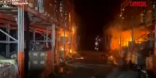 Ucraina, raid russo su Odessa: colpito un magazzino