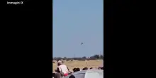 Atene, il momento dello schianto del jet durante l&rsquo;air show